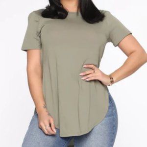Women's Fashion Nova Laid Back Tee in Green, Size Medium